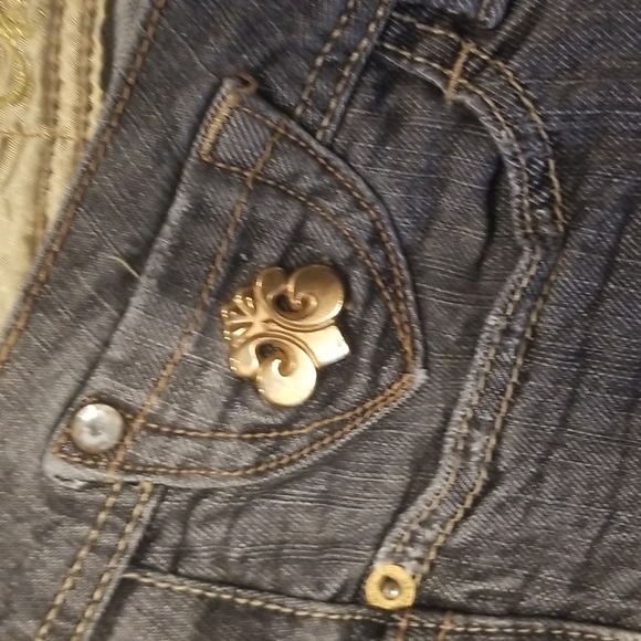 (3 for $50)Dereon Jeans - Picture 7 of 8